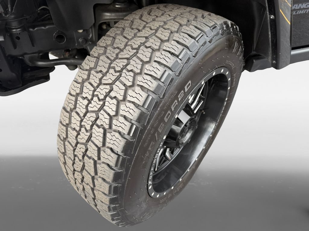 Used 2017 Jeep Wrangler Unlimited Sahara AWD/4WD image 9