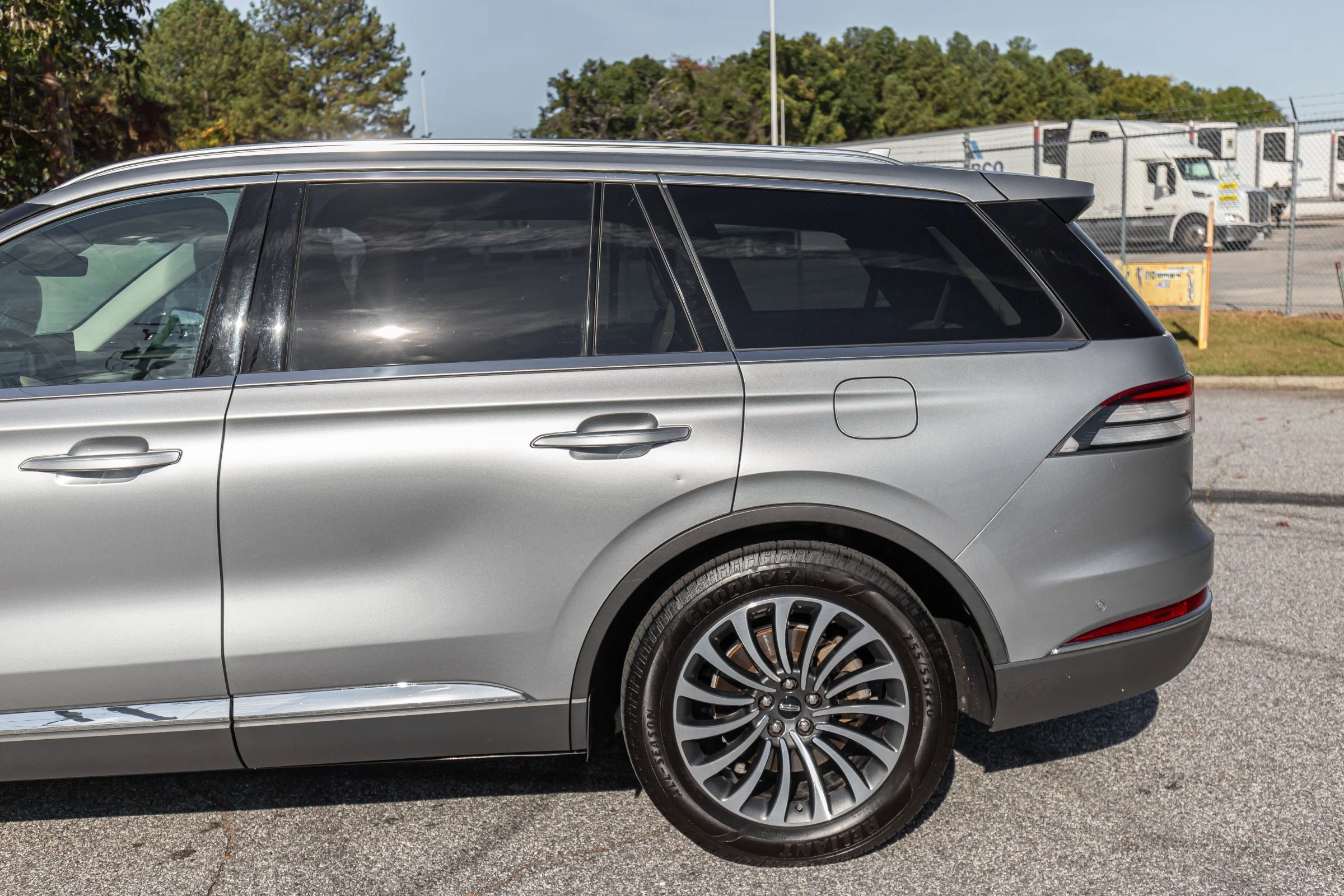 Used 2020 Lincoln Aviator Reserve w/ Equipment Group 201A image 5
