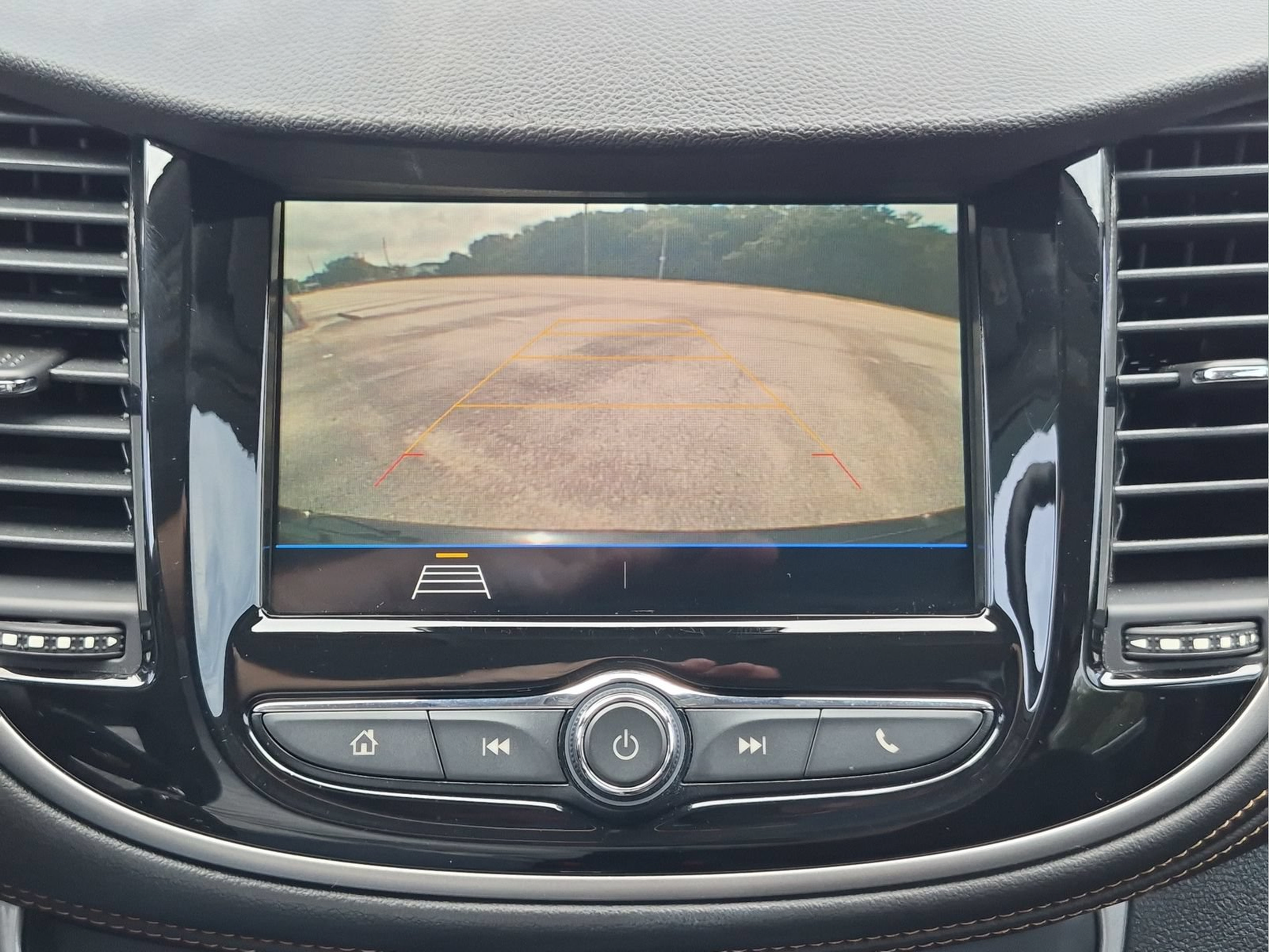 Used 2019 Chevrolet Trax LS FWD image 25