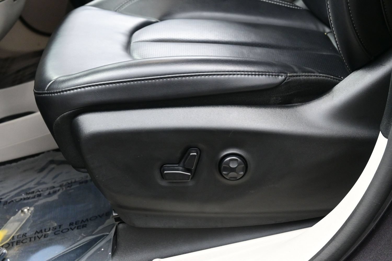 Used 2023 Chrysler Pacifica Touring-L FWD image 14
