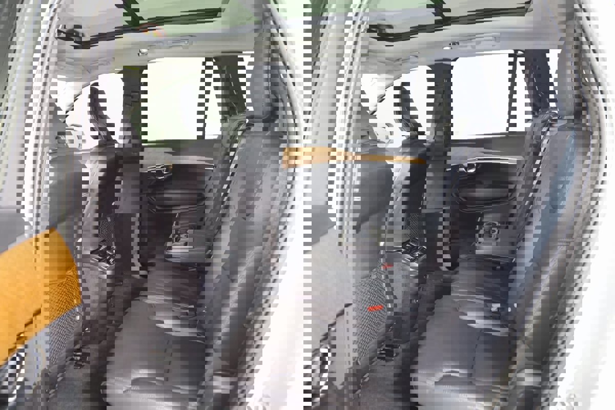 Used 2022 Volvo XC90 T6 Momentum w/ Climate Package image 57