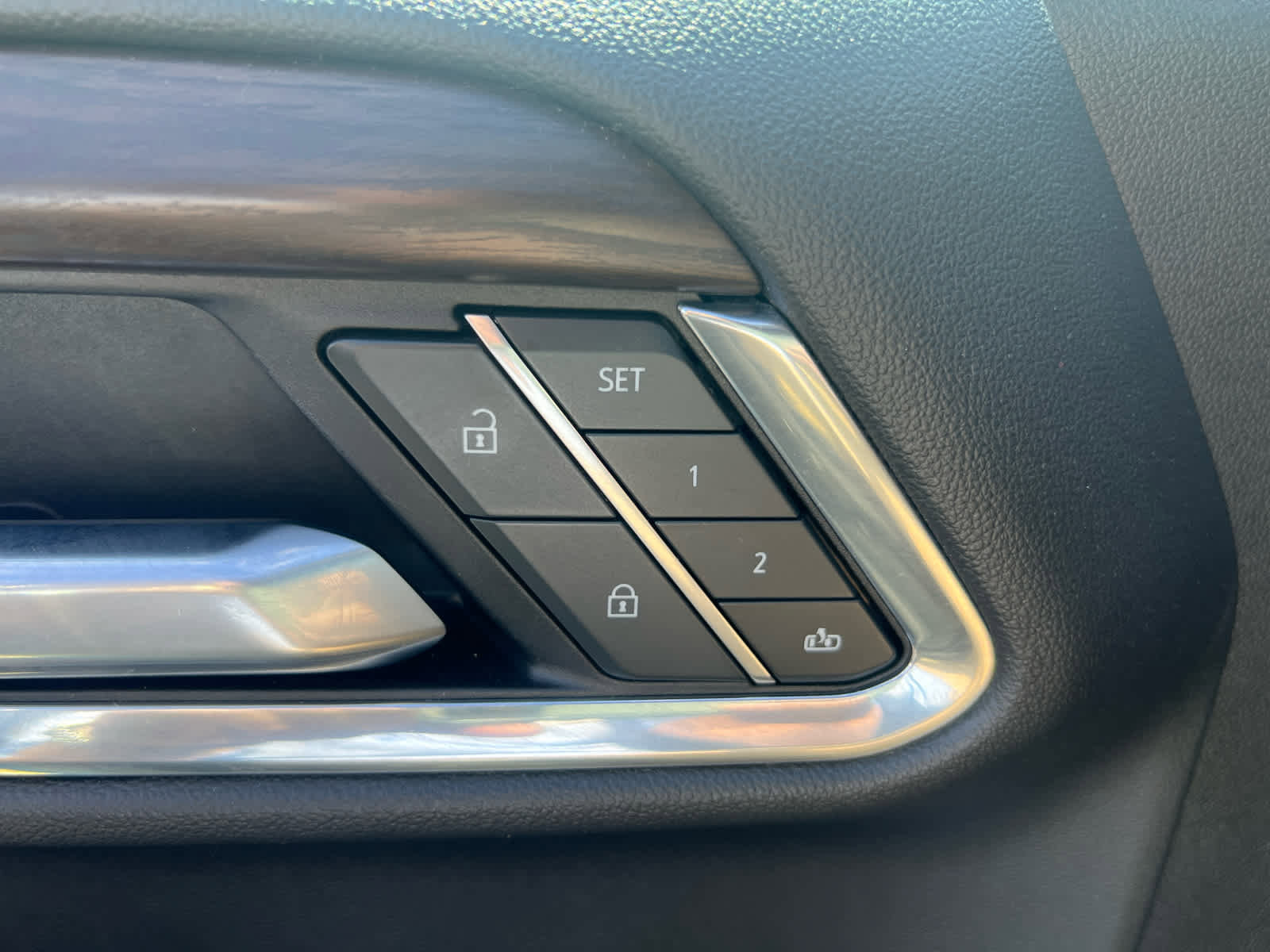 Used 2024 GMC Sierra 1500 SLT image 15