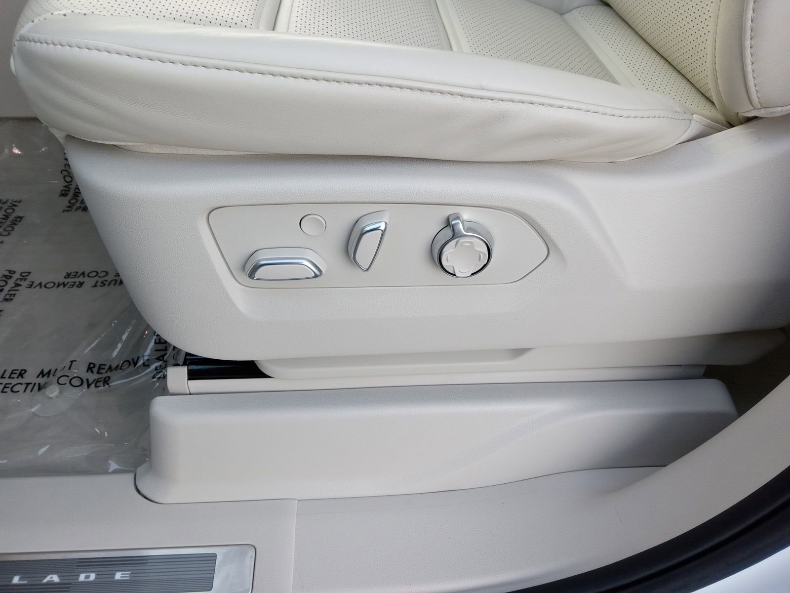 Used 2026 Cadillac Escalade Platinum Sport w/ LPO, ONYX Package image 19