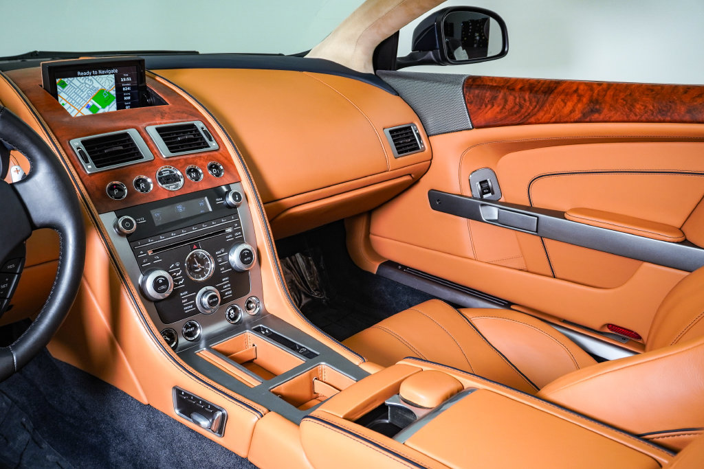 Used 2014 Aston Martin DB9 Volante RWD image 28