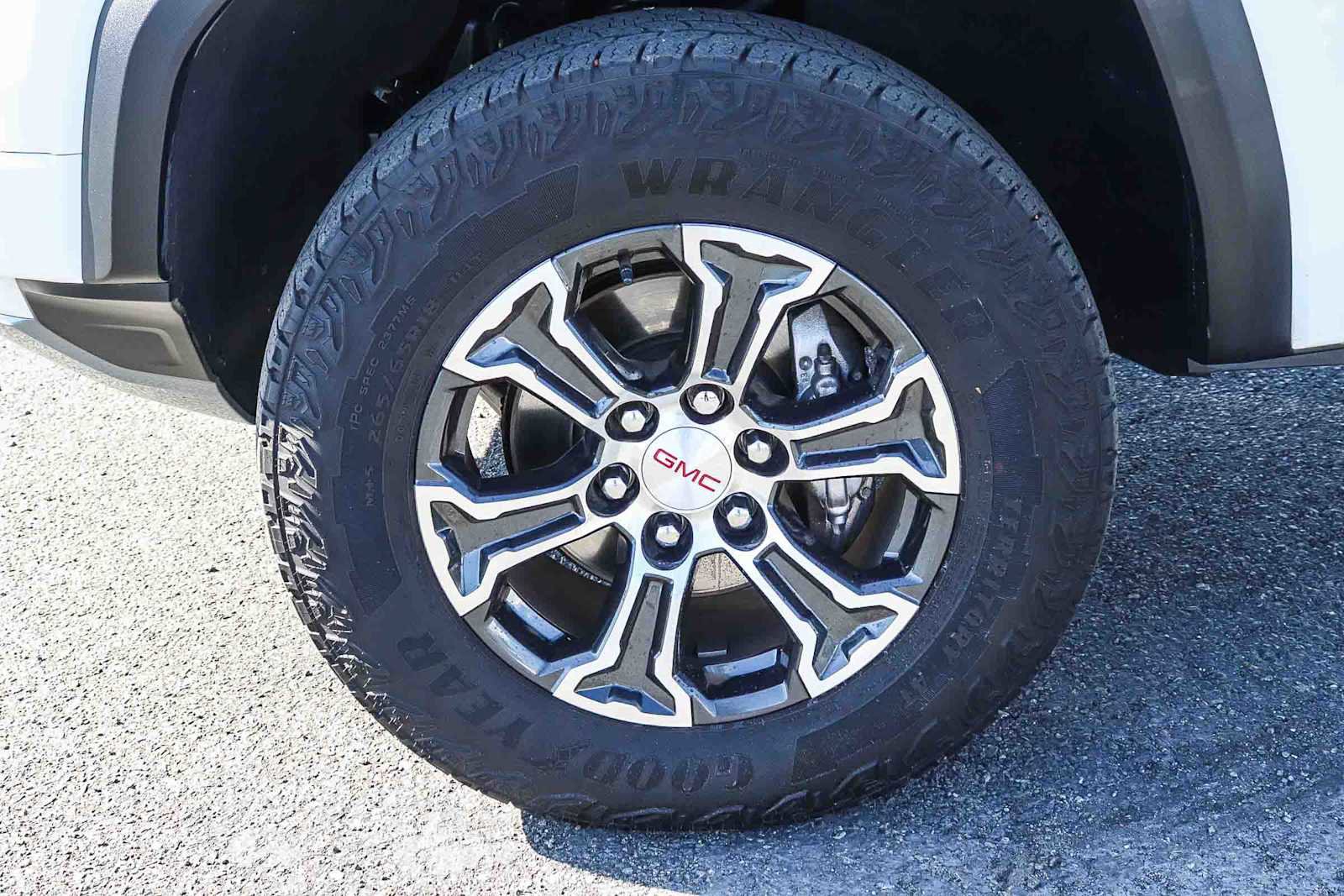 Used 2023 GMC Canyon AT4 w/ AT4 Premium Package image 11