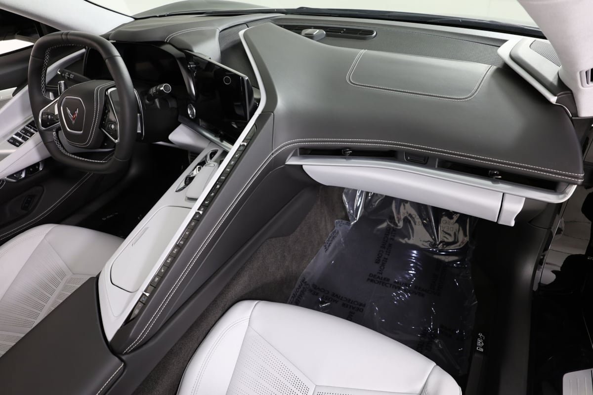 Used 2025 Chevrolet Corvette Stingray Premium Conv w/ Z51 Performance Package RWD image 32