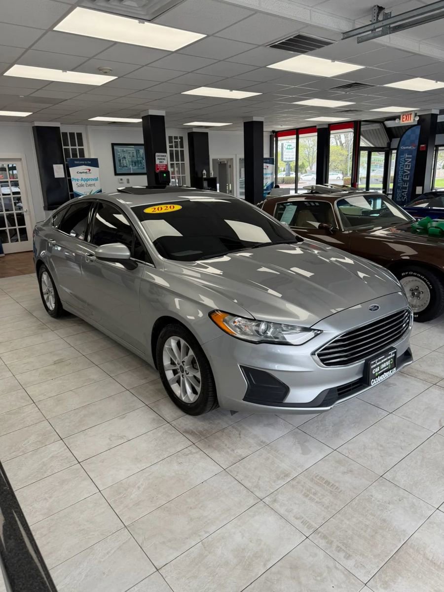 Used 2020 Ford Fusion SE FWD image 3