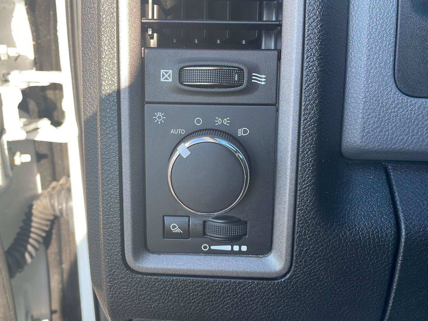 Used 2014 RAM 2500 Tradesman w/ Chrome Appearance Group AWD/4WD image 12