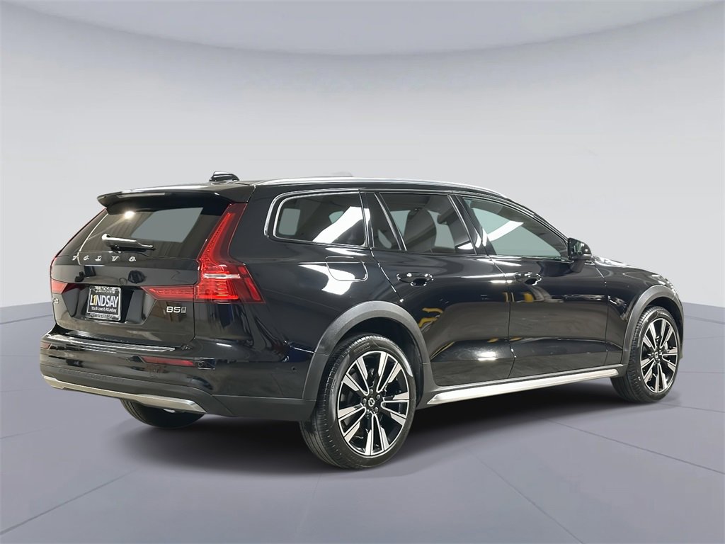 Used 2024 Volvo V60 B5 Cross Country Ultimate image 7