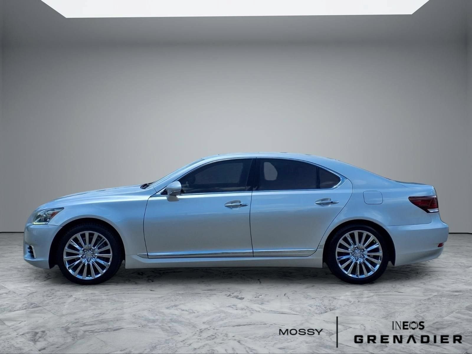 Used 2013 Lexus LS 460 w/ Ultra Luxury Pkg RWD image 5