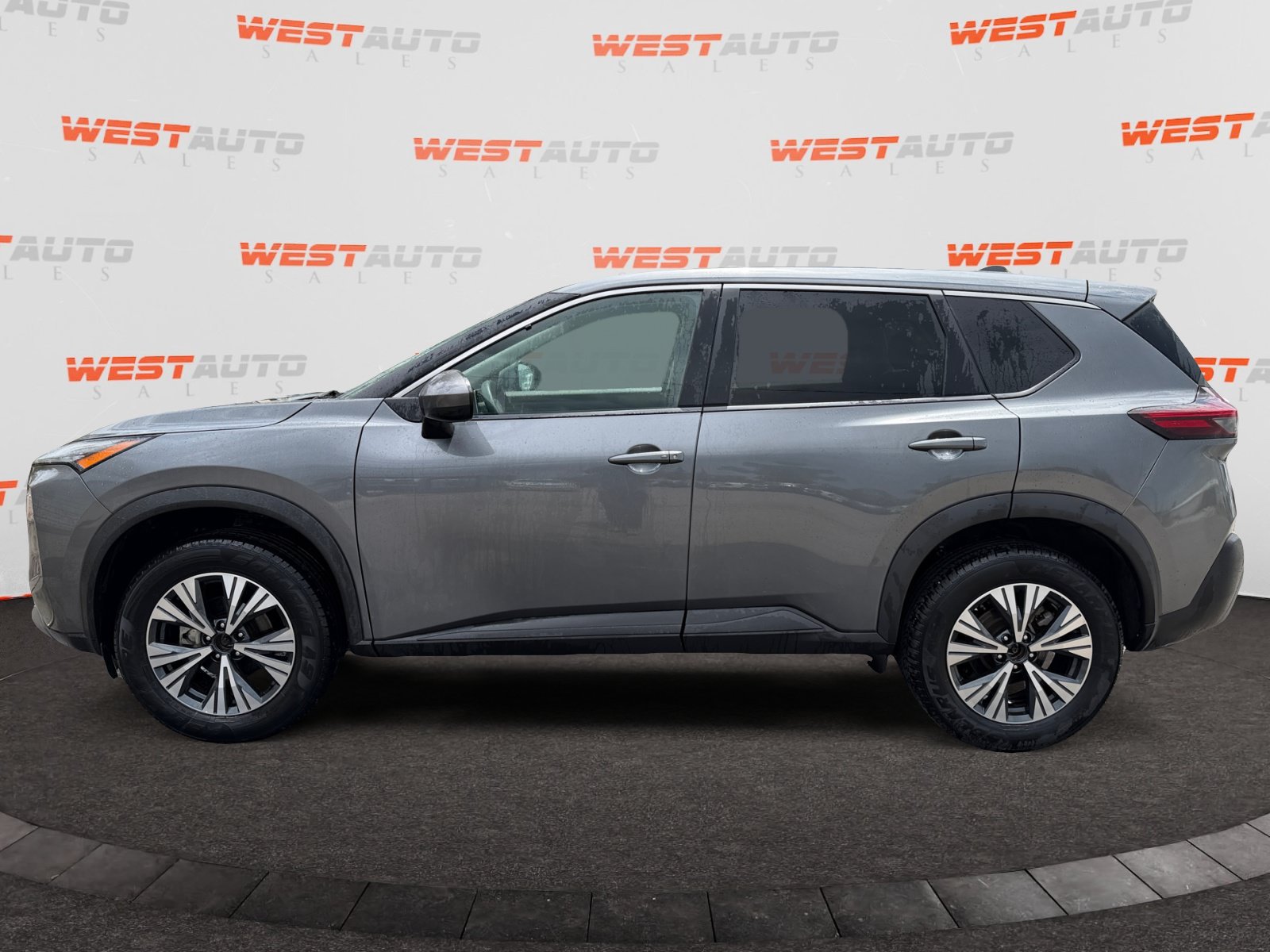 Used 2023 Nissan Rogue SV AWD/4WD image 2
