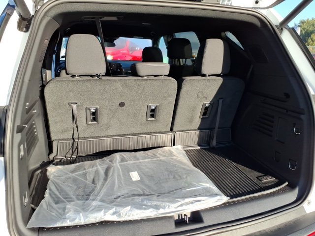 New 2026 Chevrolet Traverse LT w/ LPO, Floor Liner Package FWD image 11