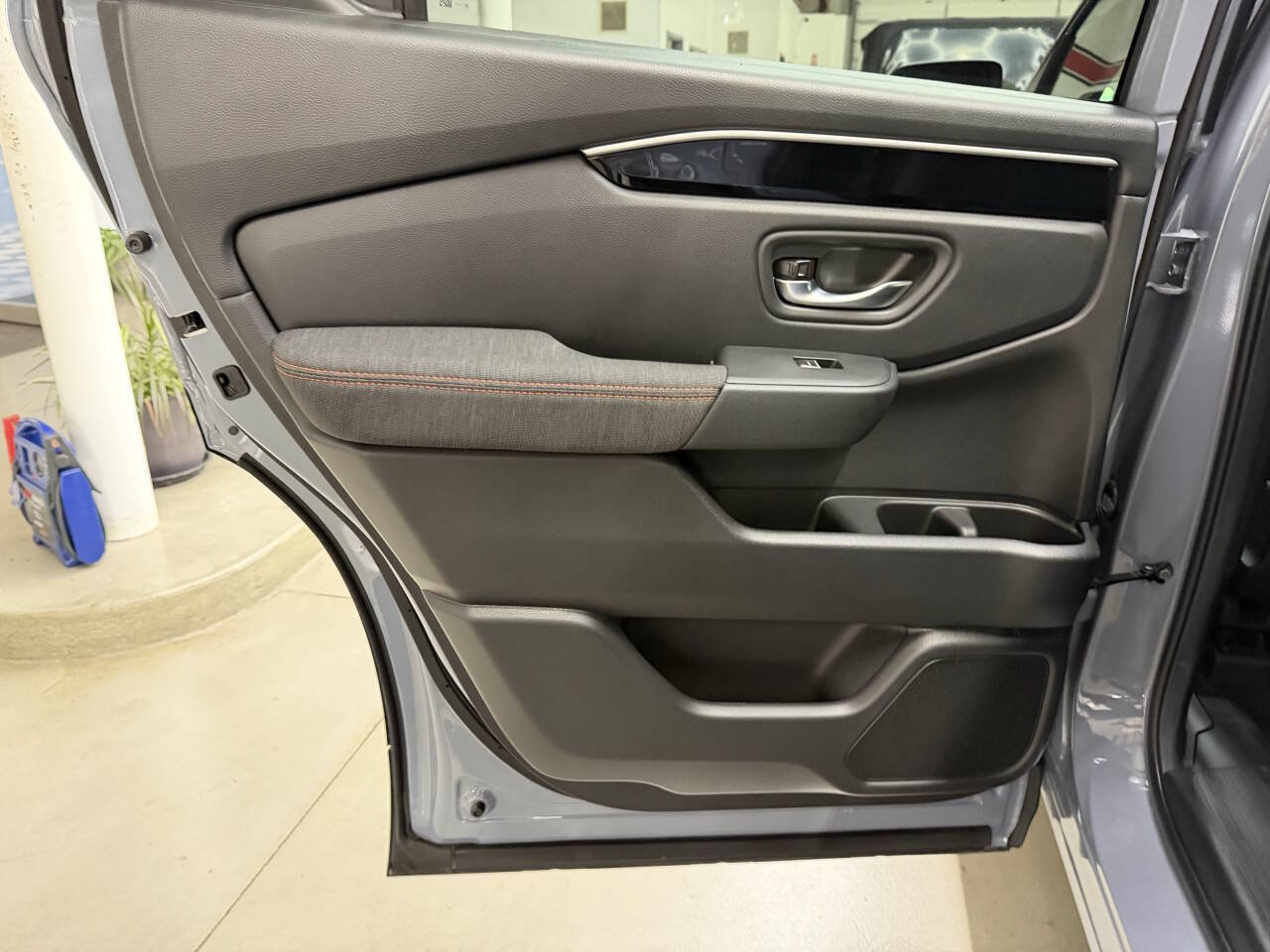 Used 2025 Honda Pilot Sport image 12