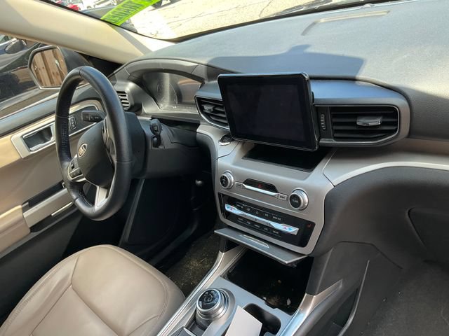 Used 2023 Ford Explorer XLT w/ Equipment Group 202A AWD/4WD image 11
