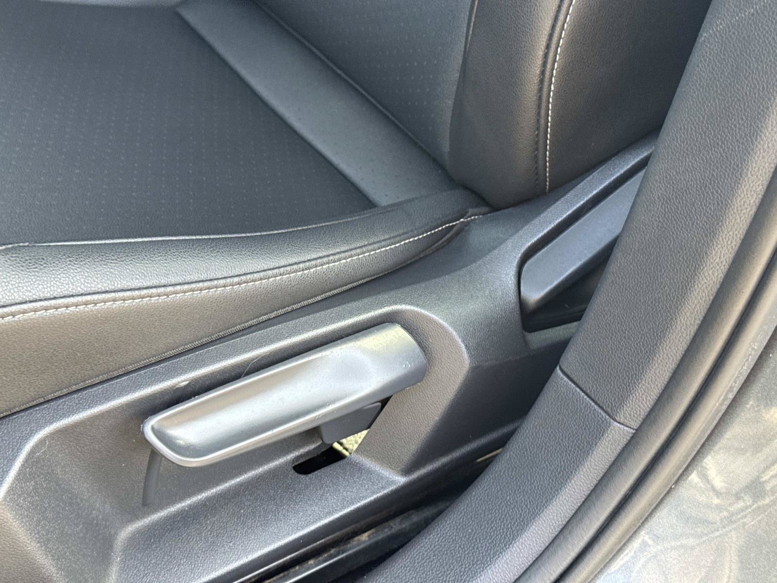 Used 2019 Volkswagen Jetta SEL w/ Cold Weather Package FWD image 23