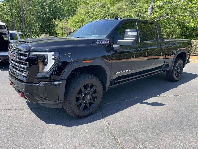 Used 2025 GMC Sierra 2500 AT4 w/ AT4 Premium Plus Package AWD/4WD image 3