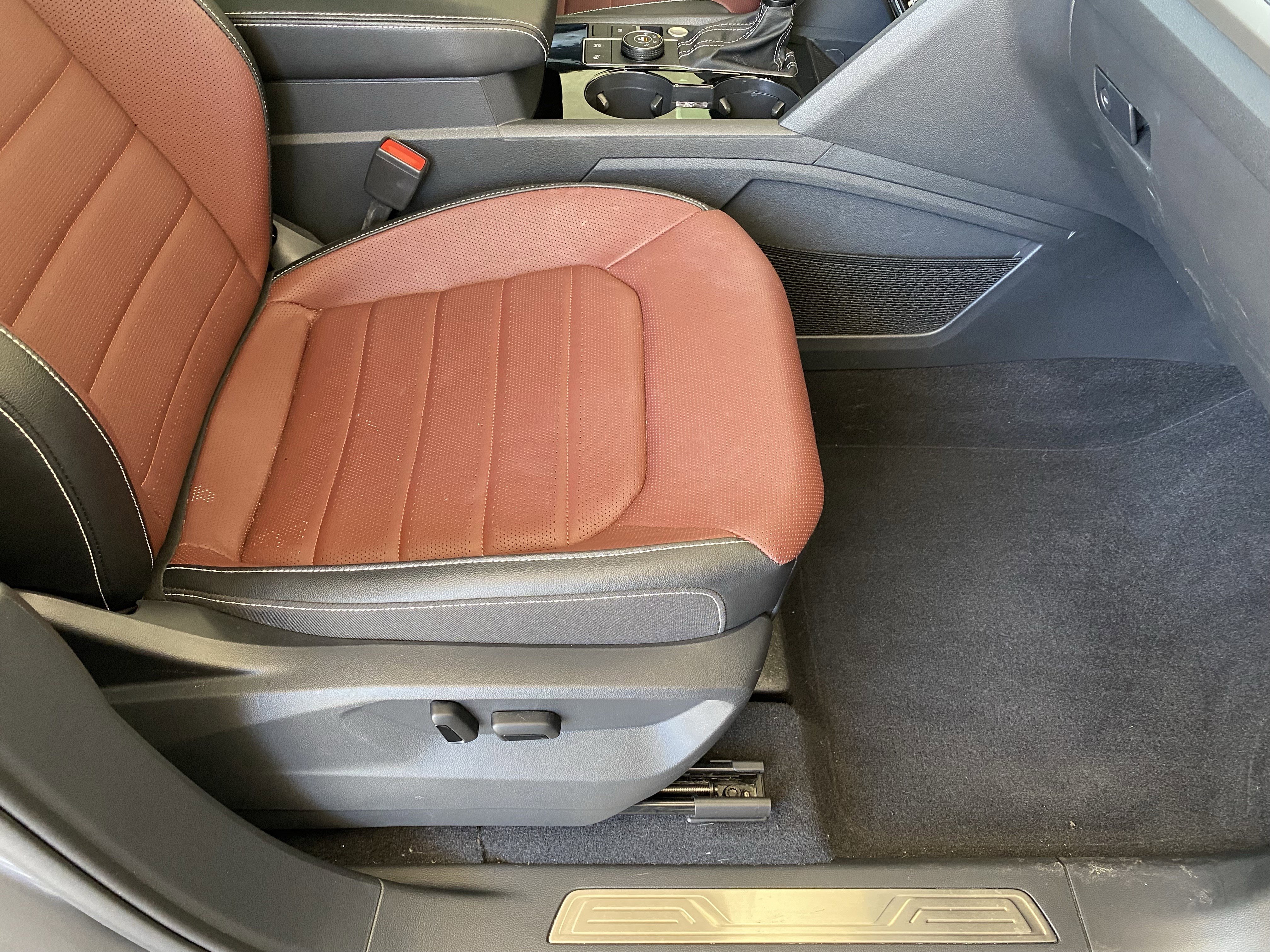 Used 2023 Volkswagen Atlas Cross Sport SEL Premium R-Line image 34