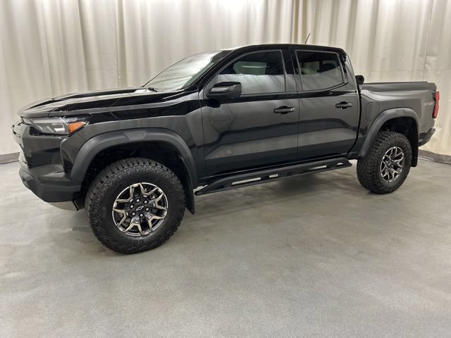 Used 2025 Chevrolet Colorado ZR2 w/ Technology Package AWD/4WD image 2