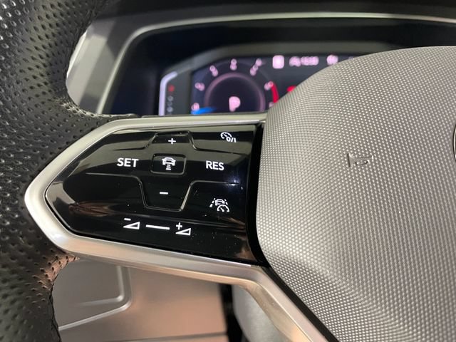 Used 2024 Volkswagen Tiguan SEL R-Line AWD/4WD image 11