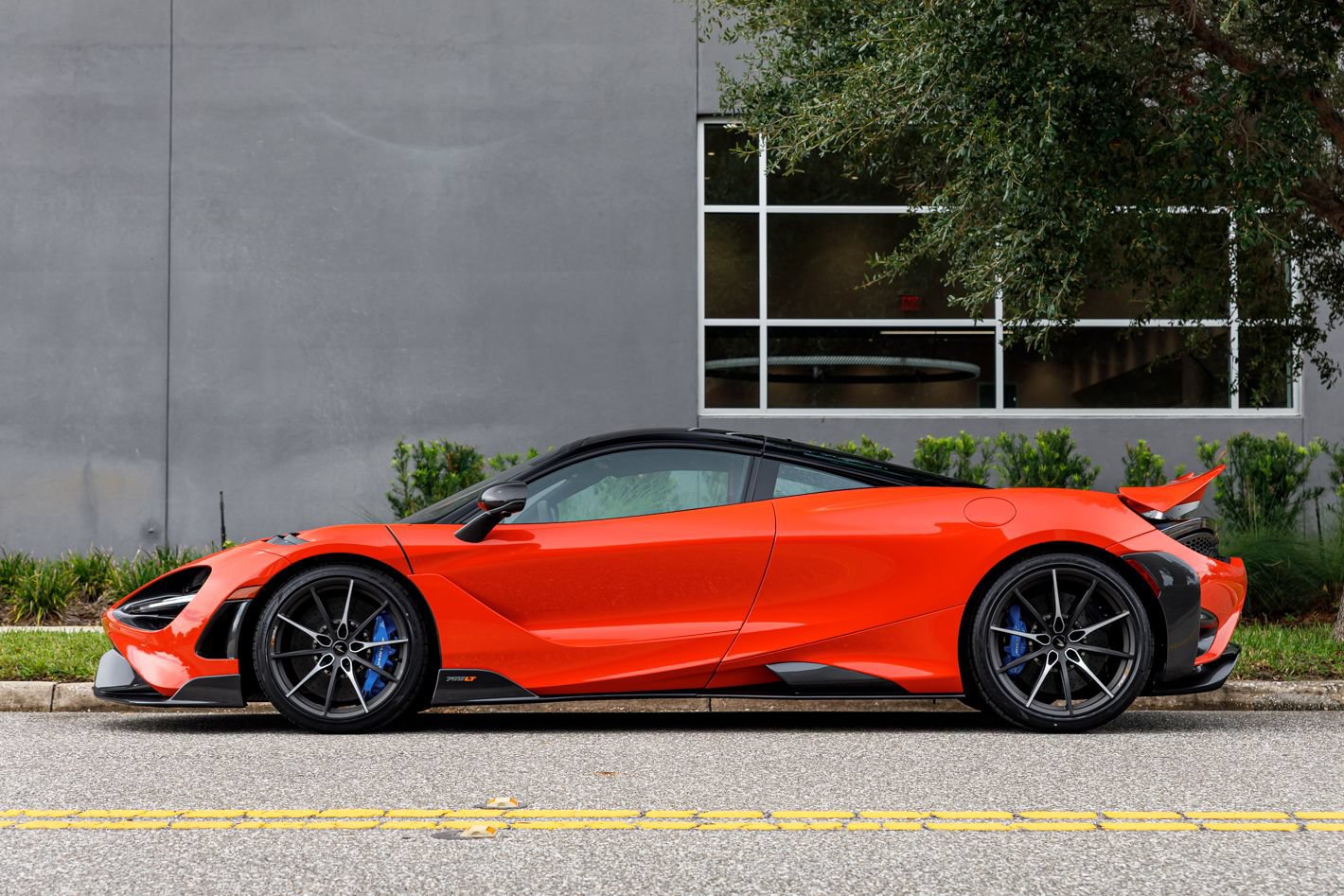 Used 2021 McLaren 765LT RWD image 3