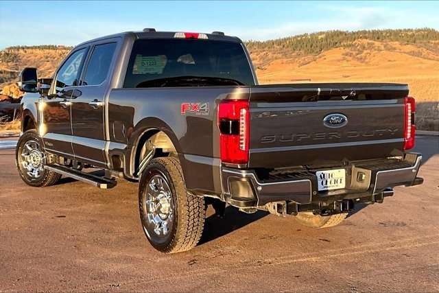 Used 2025 Ford F250 Lariat w/ Chrome Package image 4