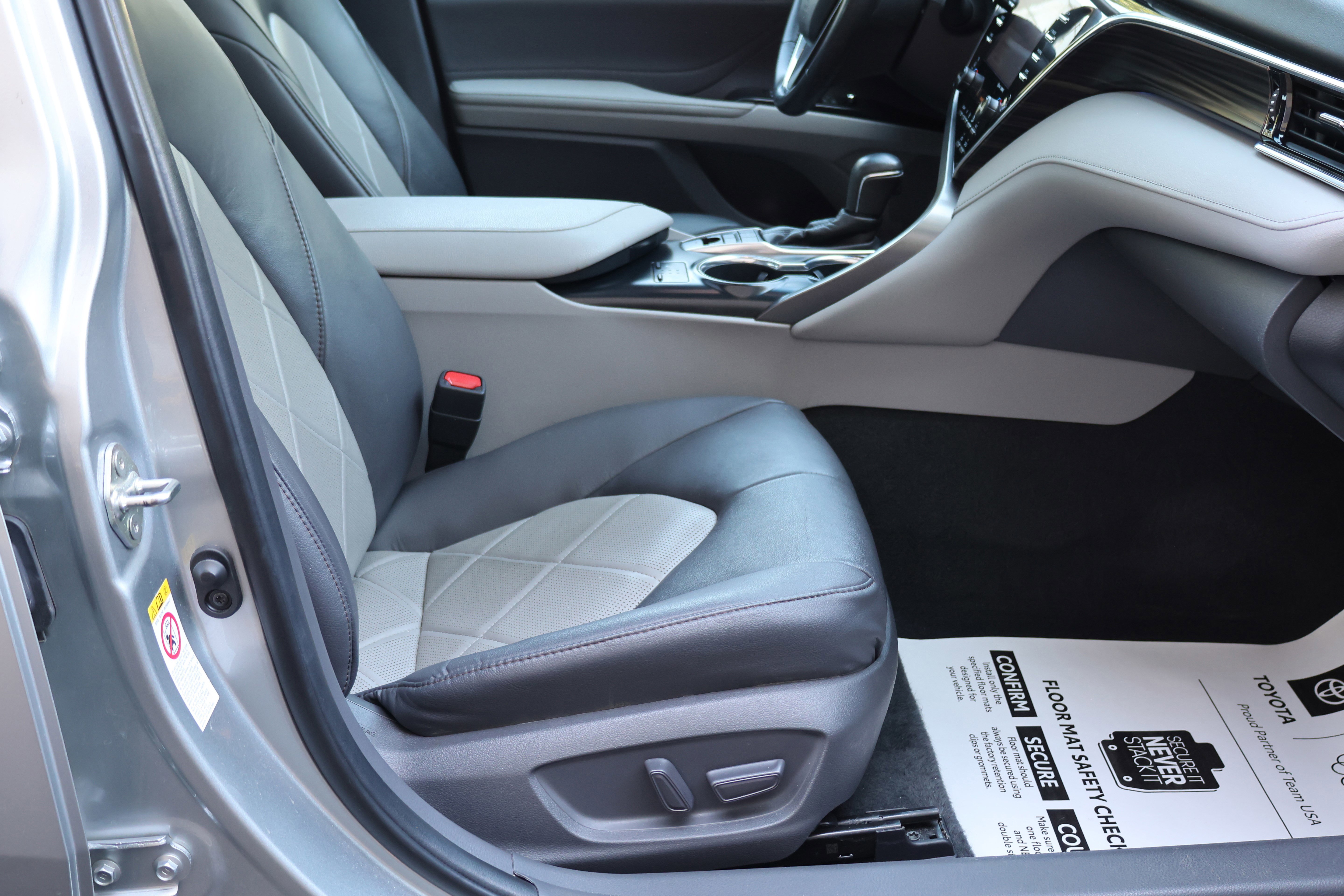 Used 2018 Toyota Camry XLE w/ Audio Package FWD image 32