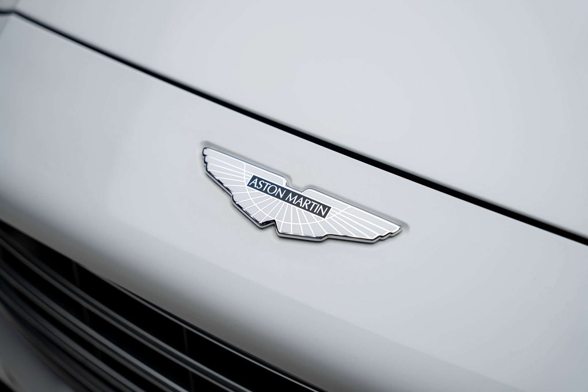 Used 2023 Aston Martin DBX AWD/4WD image 13