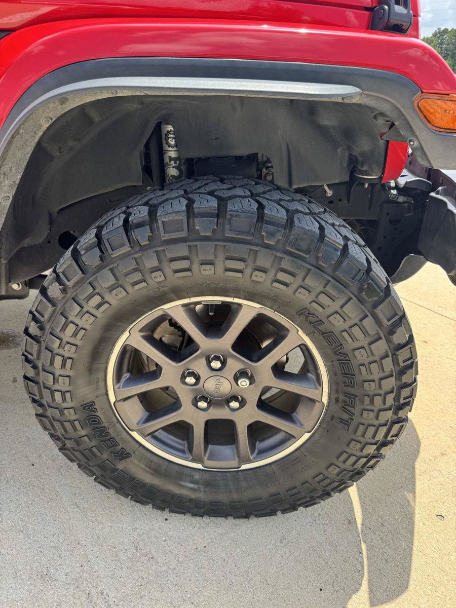 Used 2021 Jeep Gladiator Overland w/ Popular Equipment Package AWD/4WD image 24