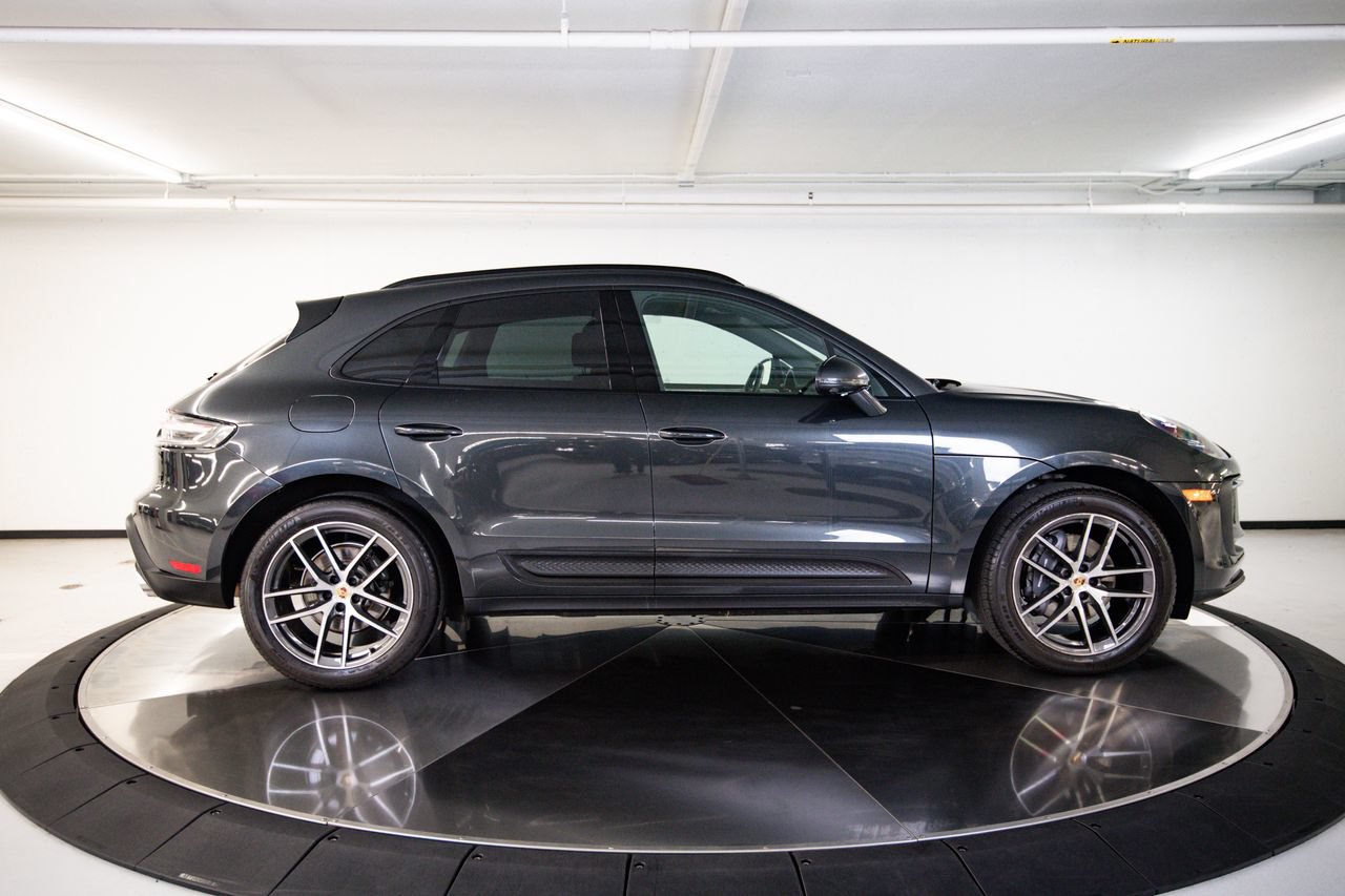 Certified 2024 Porsche Macan AWD/4WD image 8