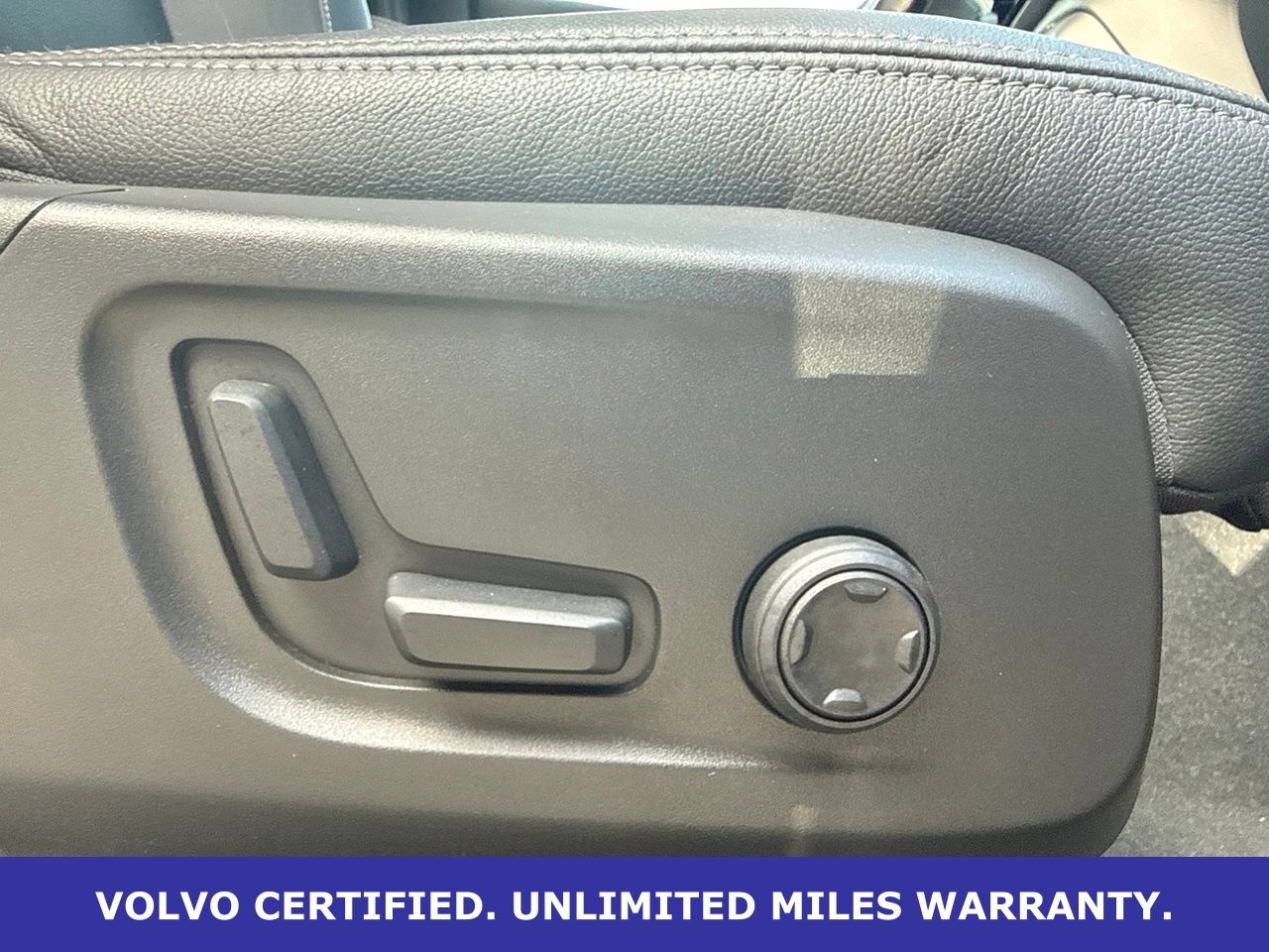 Certified 2025 Volvo XC40 B5 Plus AWD/4WD image 10