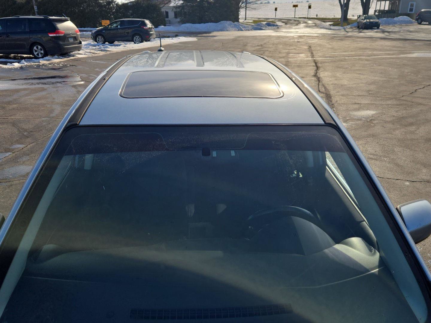 Used 2012 MAZDA MAZDA5 Touring w/ Moonroof & Audio Pkg image 12