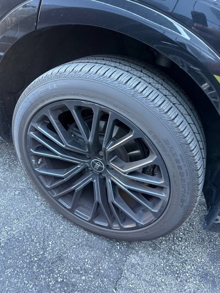 Used 2024 Audi SQ8 Prestige w/ Prestige Package AWD/4WD image 9
