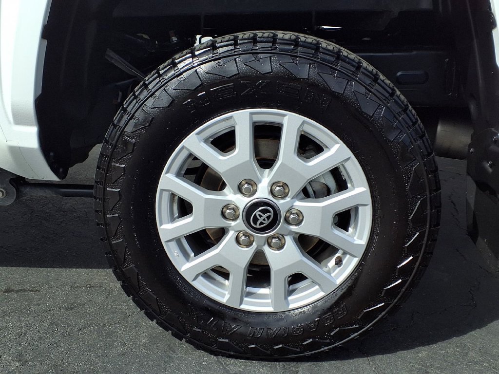 Used 2025 Toyota Tacoma SR5 AWD/4WD image 4