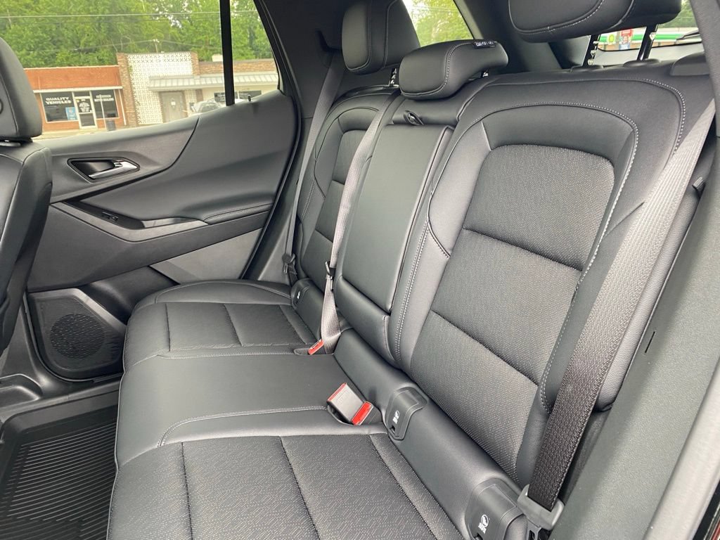 New 2026 Chevrolet Equinox LT w/ Convenience Package II FWD image 17
