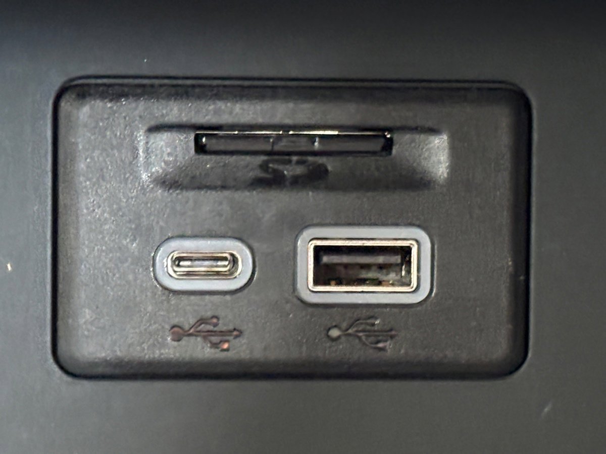 Used 2023 GMC Acadia Denali w/ Denali Ultimate Package image 6