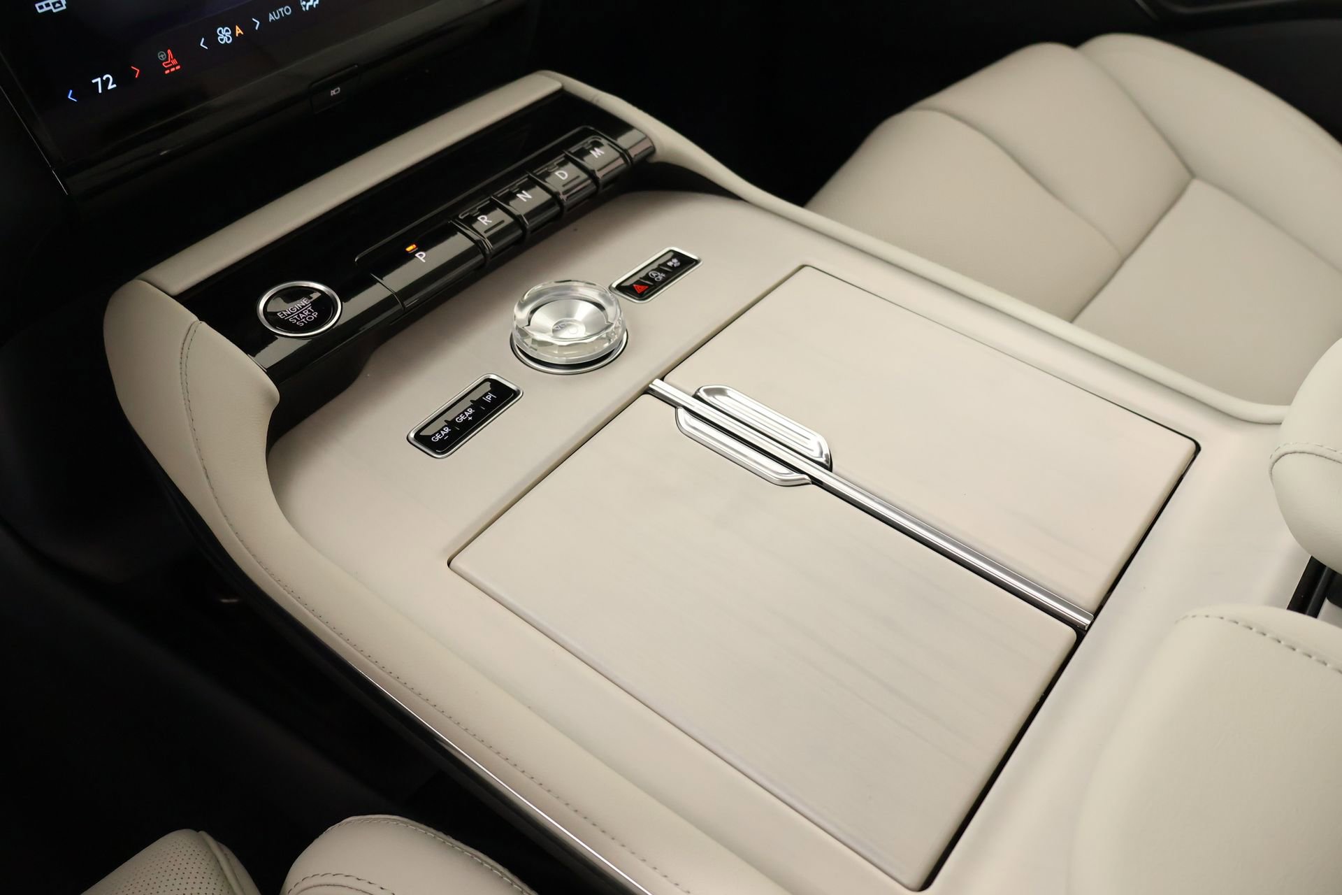 New 2026 Lincoln Navigator Premiere image 9