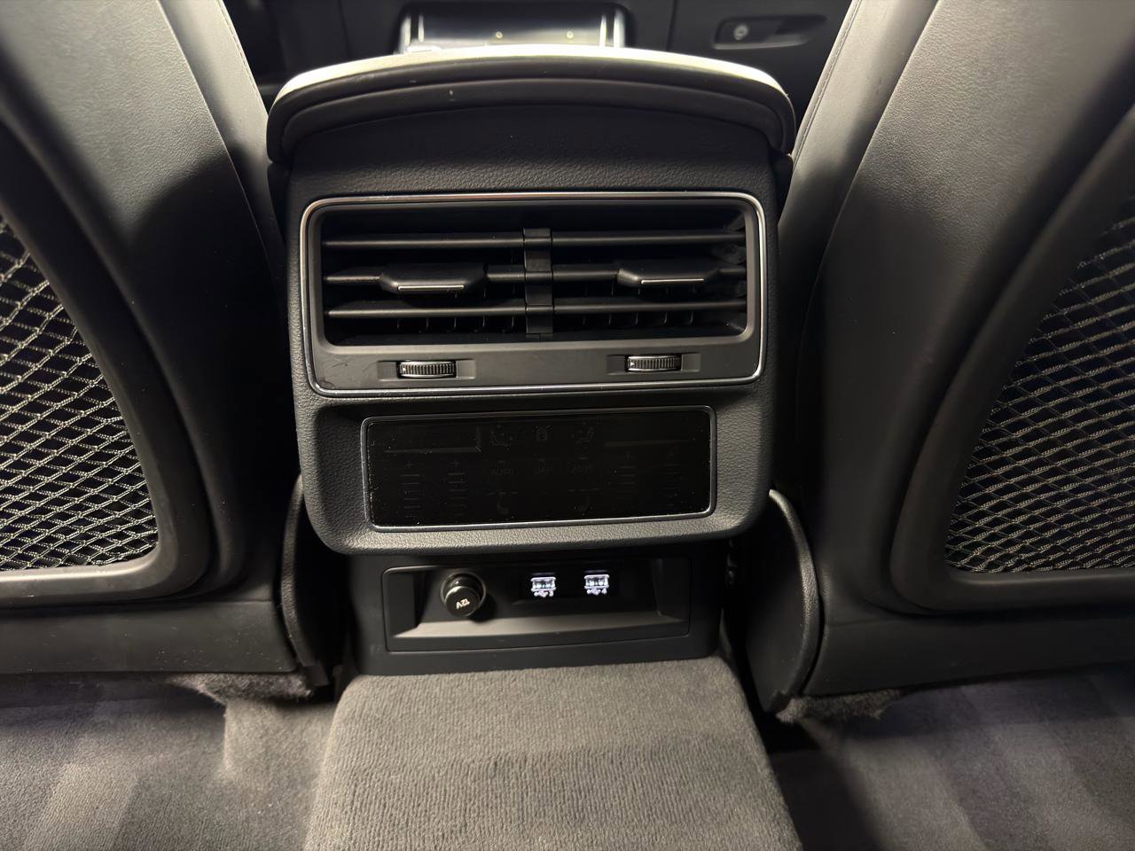 Used 2020 Audi Q8 Prestige AWD/4WD image 32
