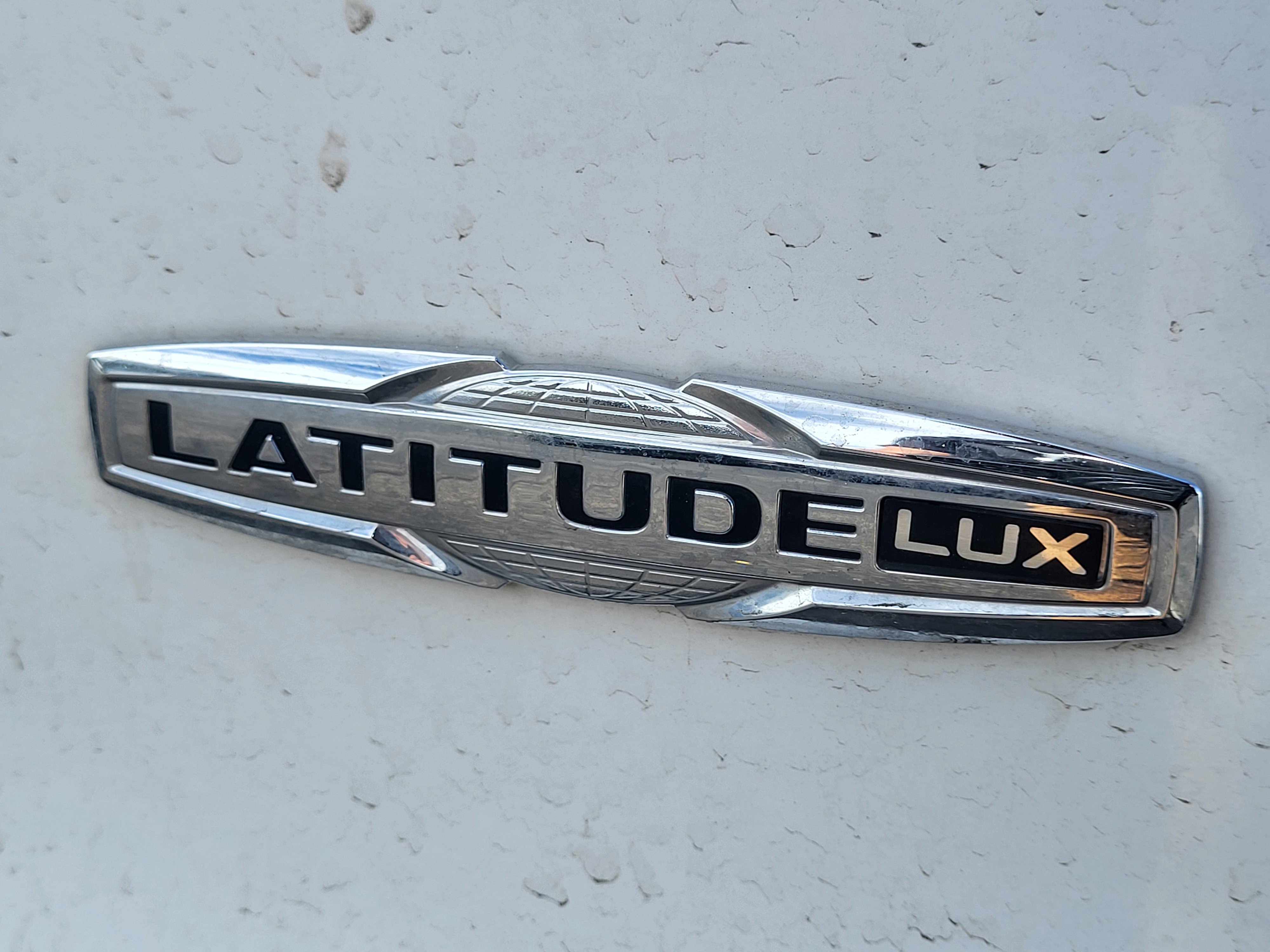 Used 2022 Jeep Cherokee Latitude Lux w/ Mopar Interior Package AWD/4WD image 30
