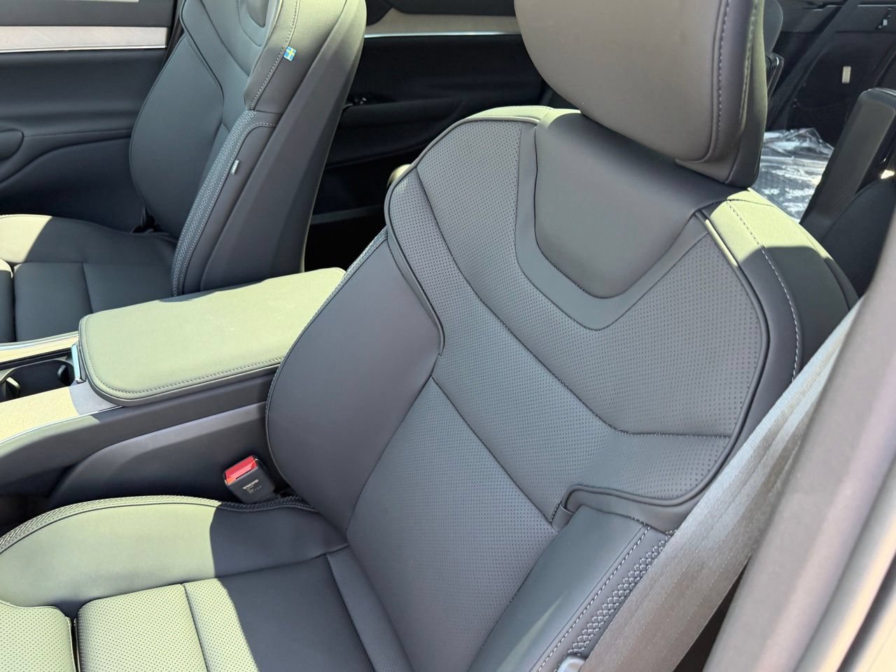 New 2026 Volvo EX90 Plus AWD/4WD image 17