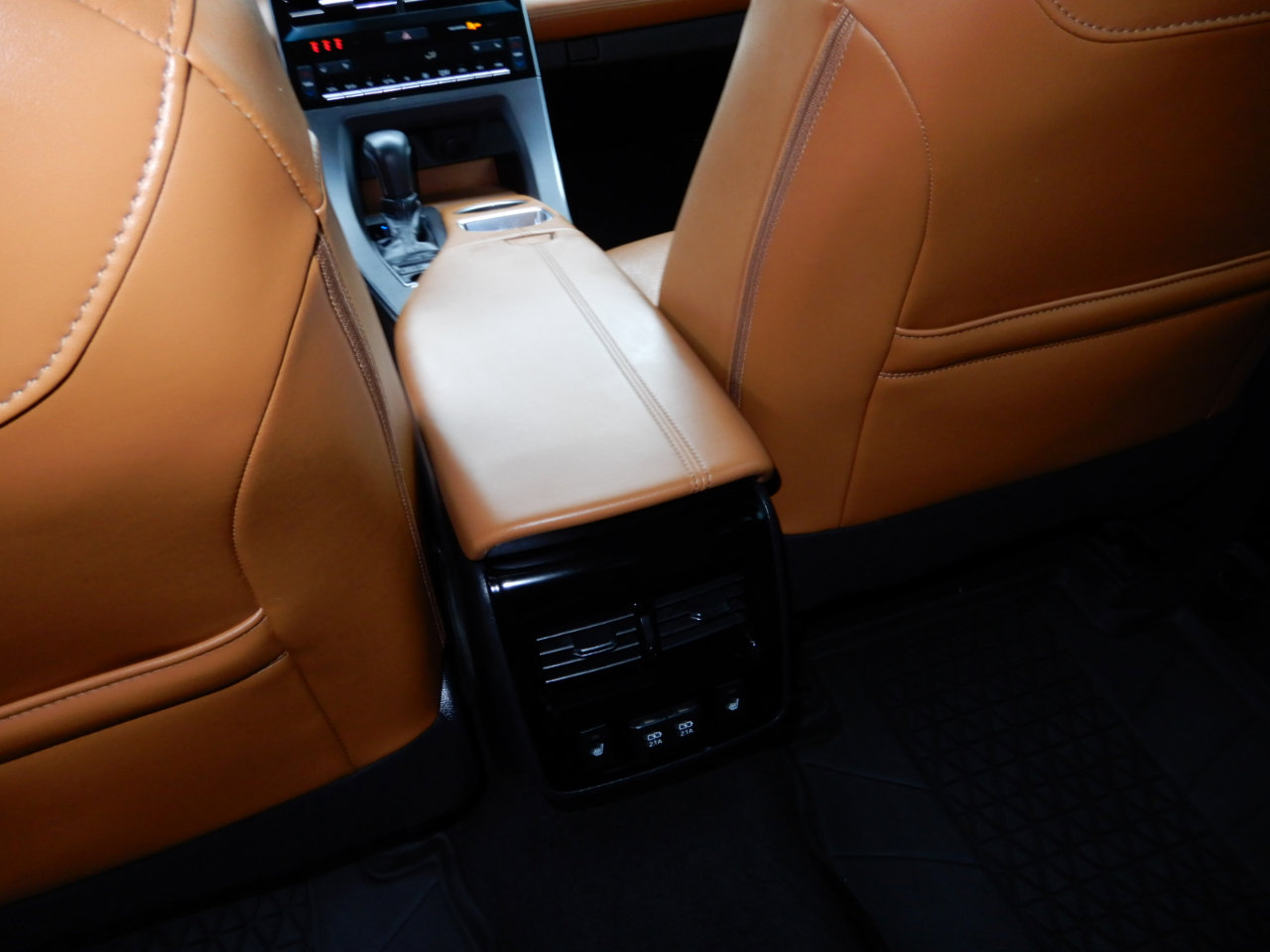 Used 2019 Toyota Avalon Limited image 19