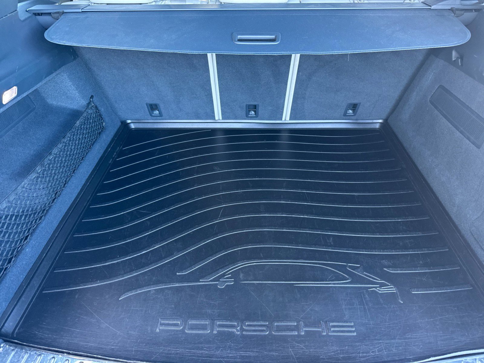 Certified 2023 Porsche Cayenne Platinum Edition image 15