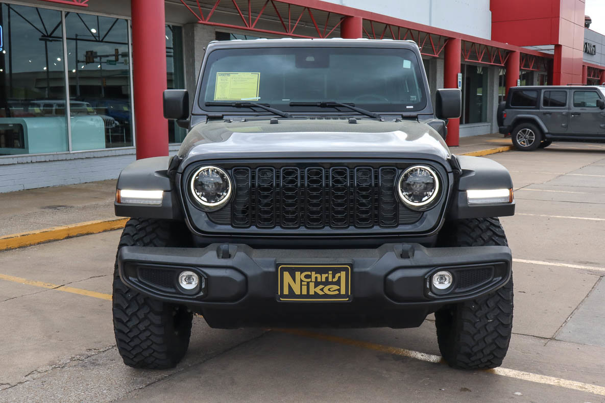 Used 2025 Jeep Wrangler Willys AWD/4WD image 3
