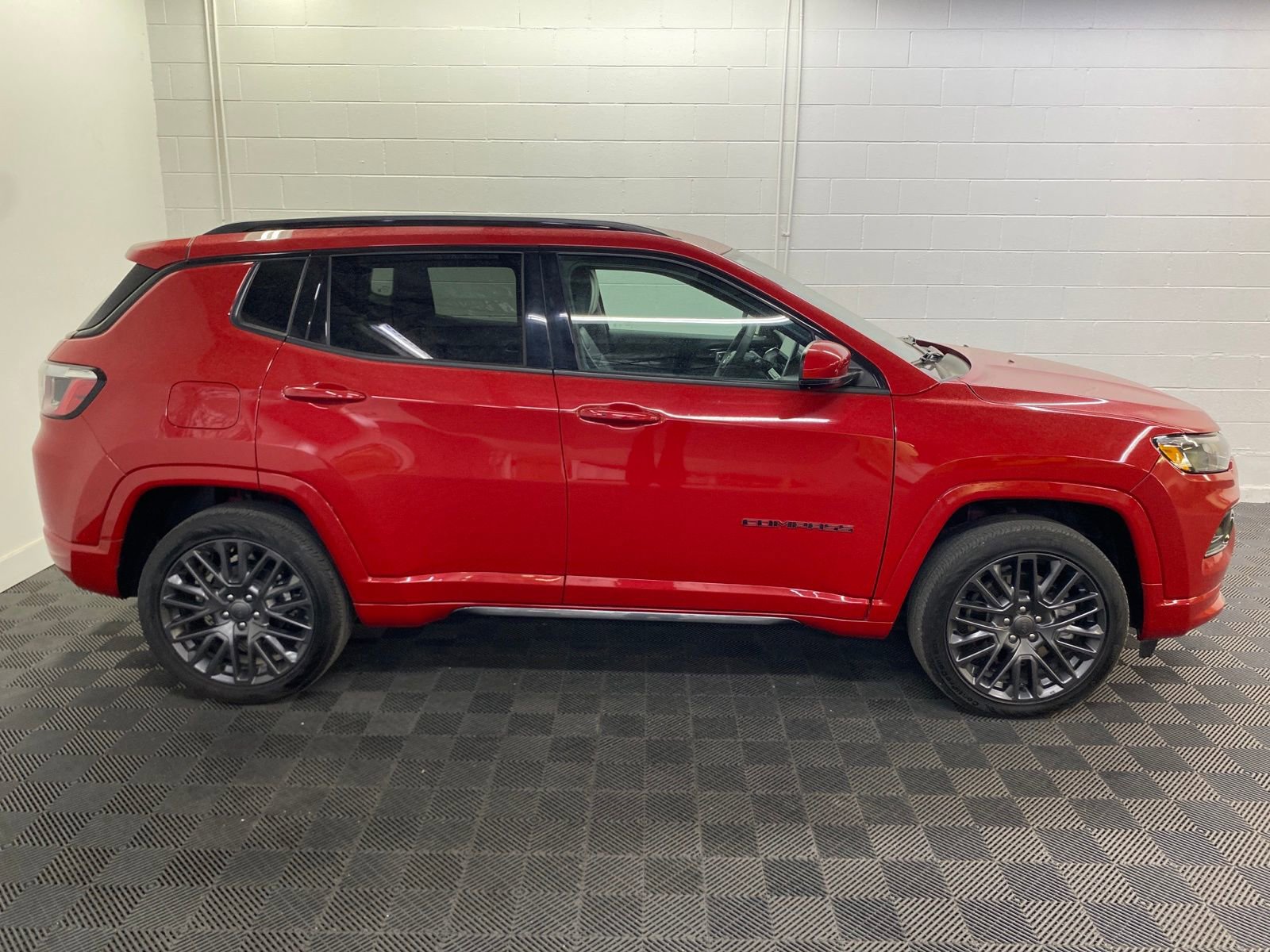 Used 2023 Jeep Compass Limited image 4