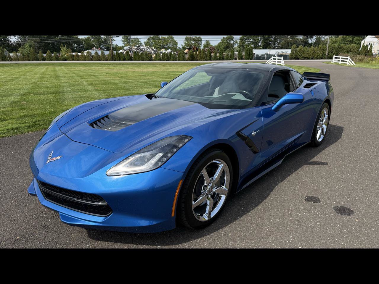 Used 2014 Chevrolet Corvette Stingray Coupe w/ 3LT Preferred Equipment Group RWD image 2