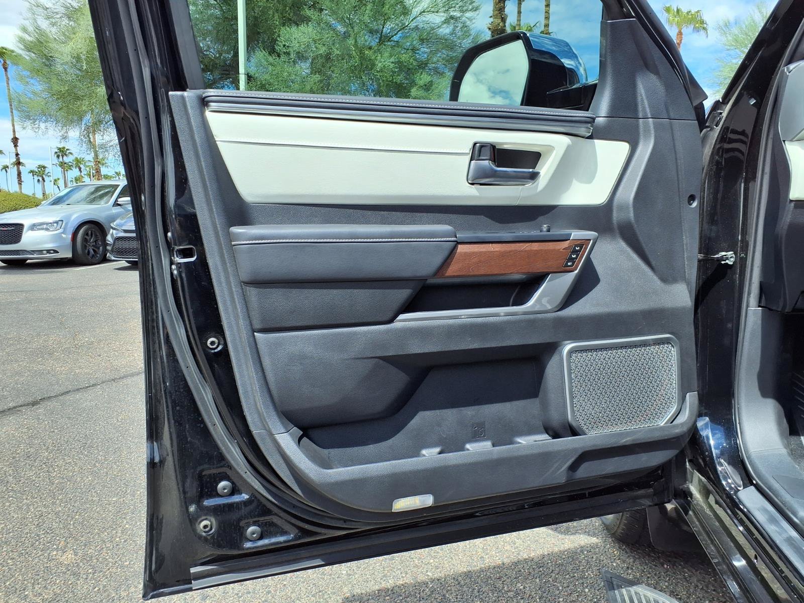 Used 2025 Toyota Sequoia Capstone AWD/4WD image 19