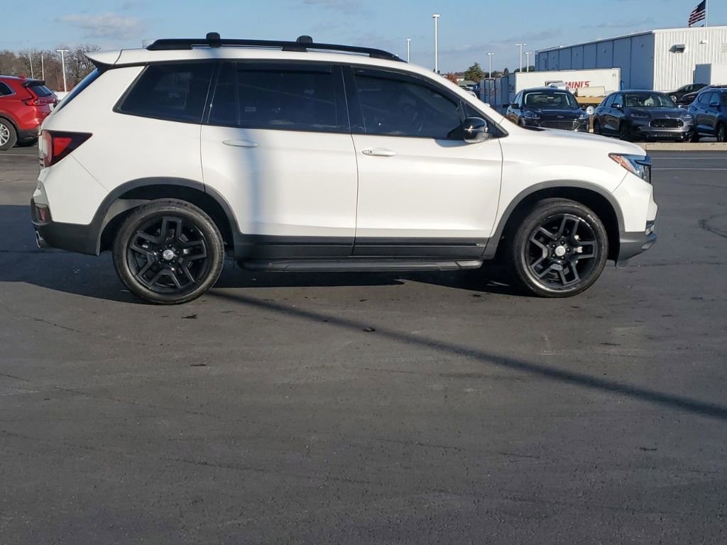 Certified 2024 Honda Passport Black Edition image 9