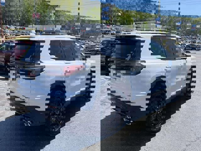 New 2026 GMC Acadia Elevation image 3