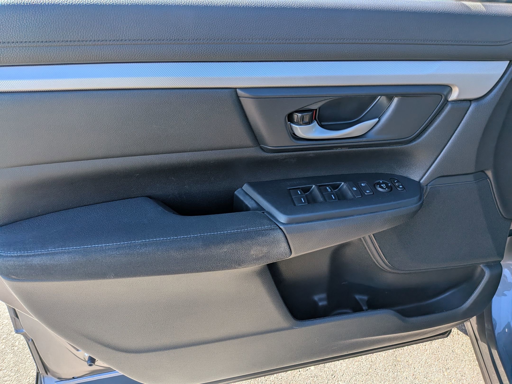 Used 2020 Honda CR-V LX image 8