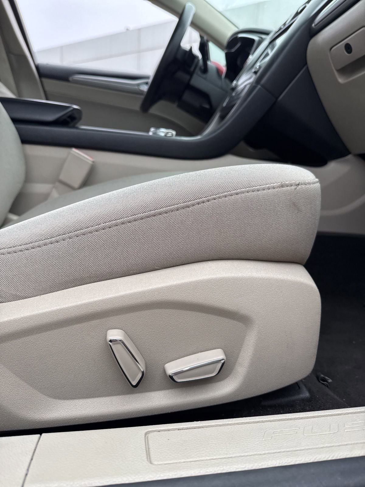 Used 2019 Ford Fusion SE image 20