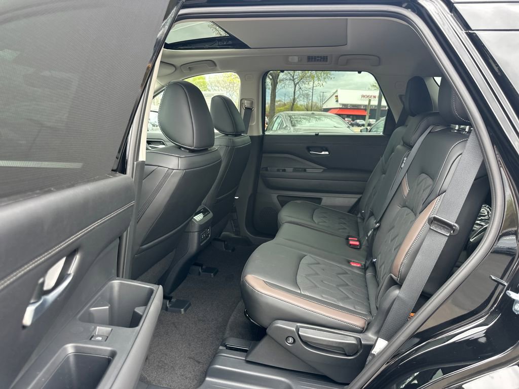 New 2026 Nissan Pathfinder Platinum w/ Cargo Package AWD/4WD image 15